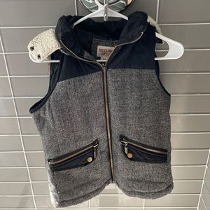 Winter black and white vest with pockets